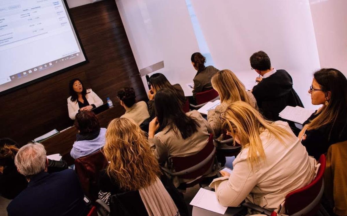 Formación en marketing digital, IA y emprendimiento con Karina Castro